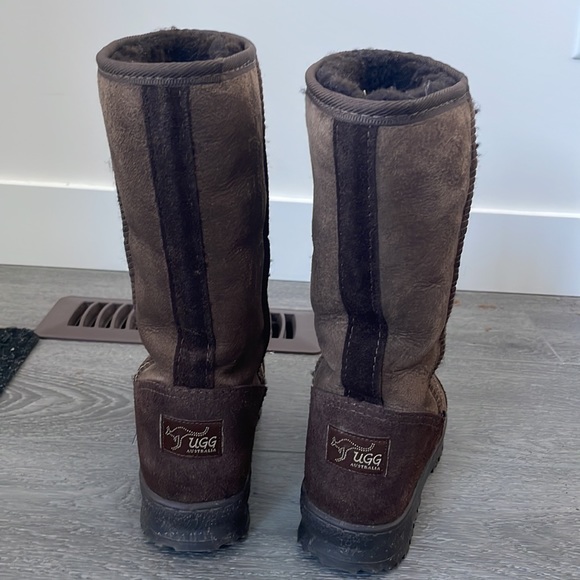 UGG Australia Sheepskin Boots - Picture 4 of 7
